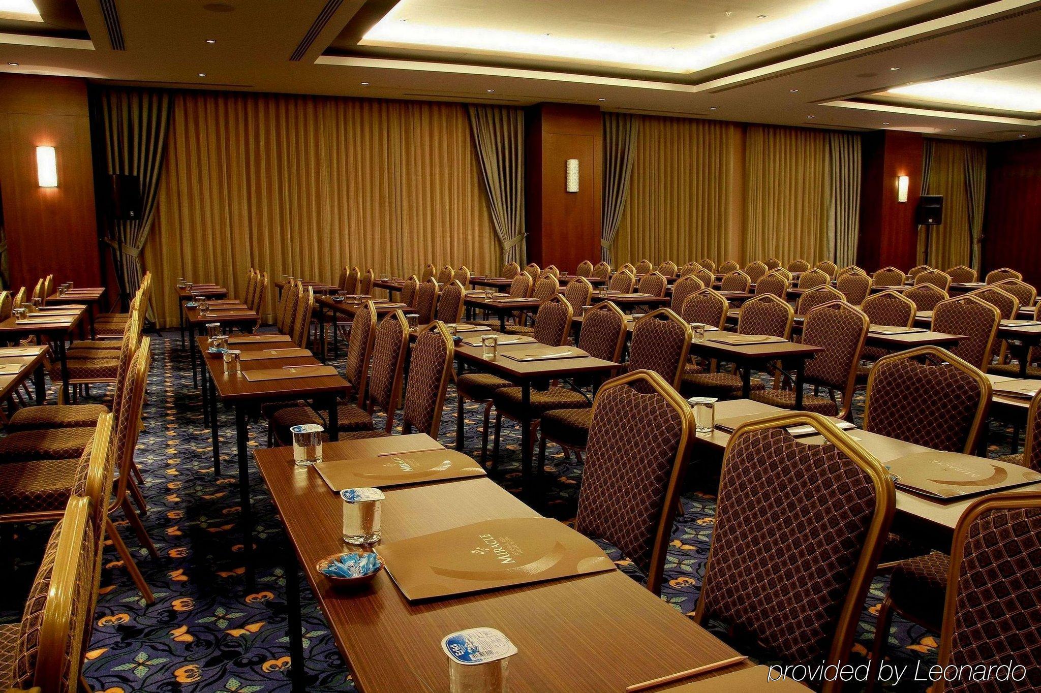ミラクル イスタンブール エアポート ホテル&スパ エクステリア 写真 A typical conference room