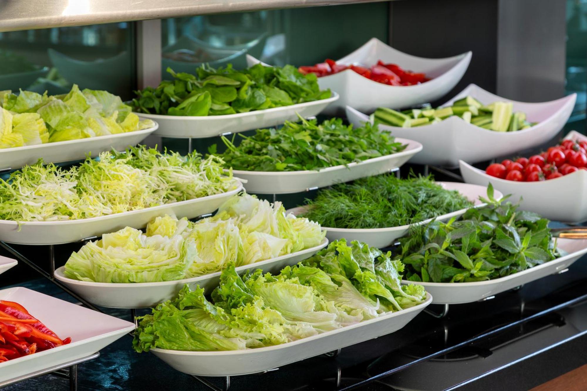 ミラクル イスタンブール エアポート ホテル&スパ エクステリア 写真 A salad bar