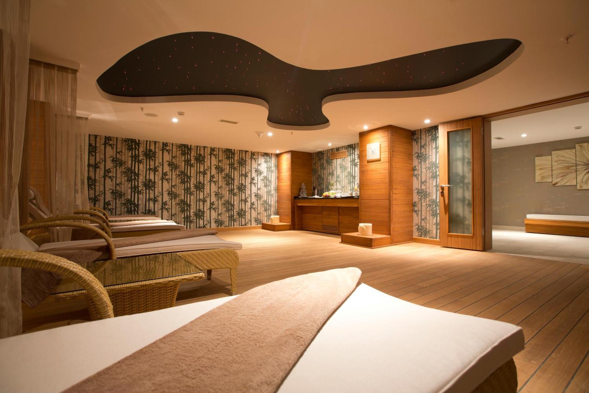 ミラクル イスタンブール エアポート ホテル&スパ エクステリア 写真 The spa at The Landmark