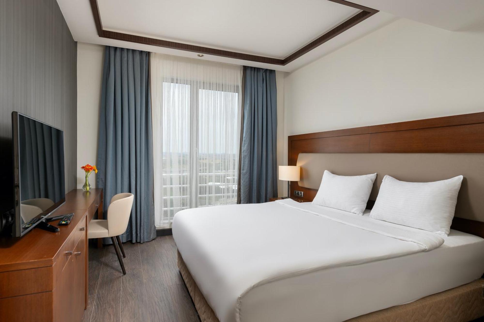 ミラクル イスタンブール エアポート ホテル&スパ エクステリア 写真 A room at the hotel