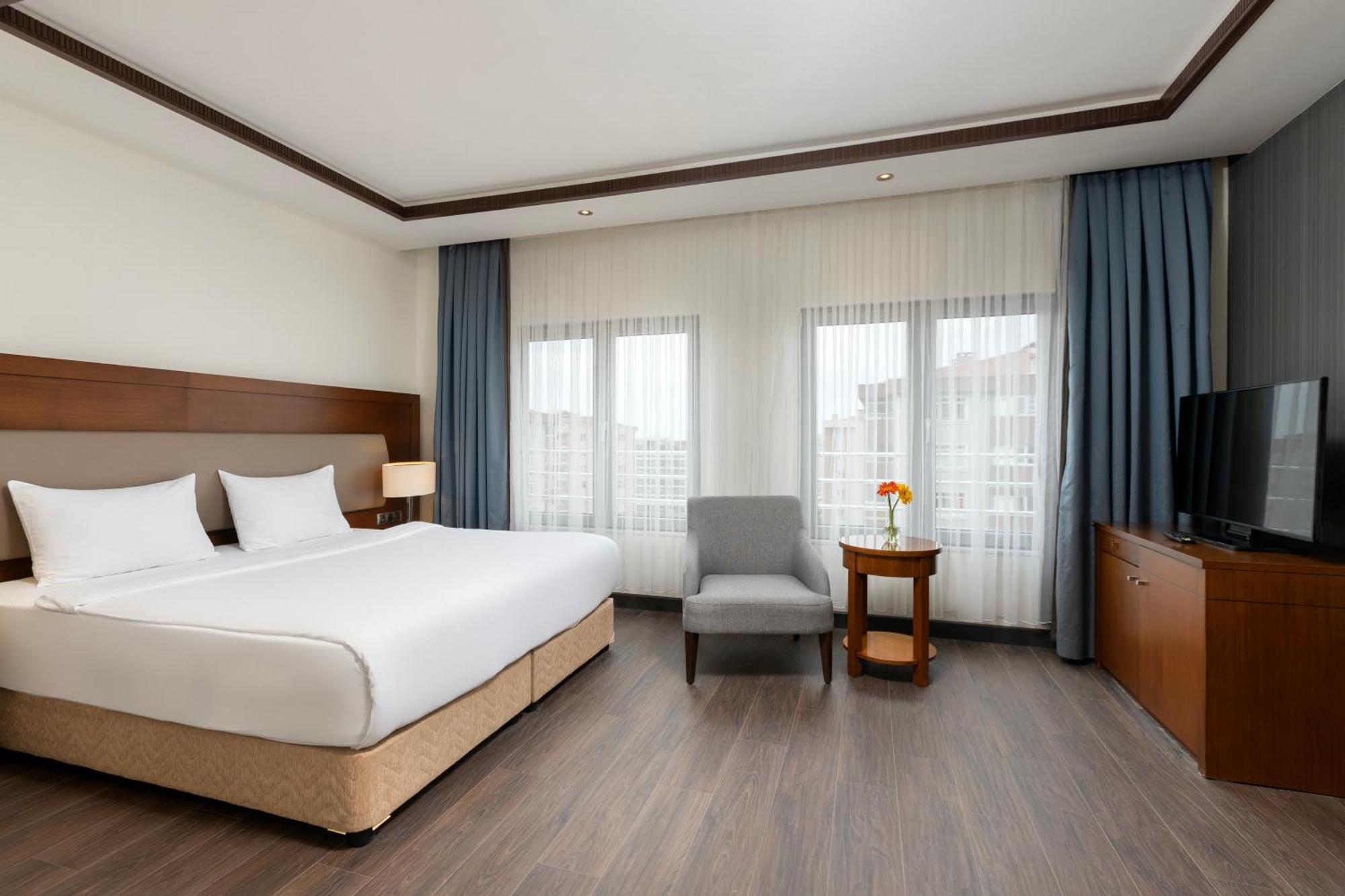 ミラクル イスタンブール エアポート ホテル&スパ エクステリア 写真 A room at the hotel