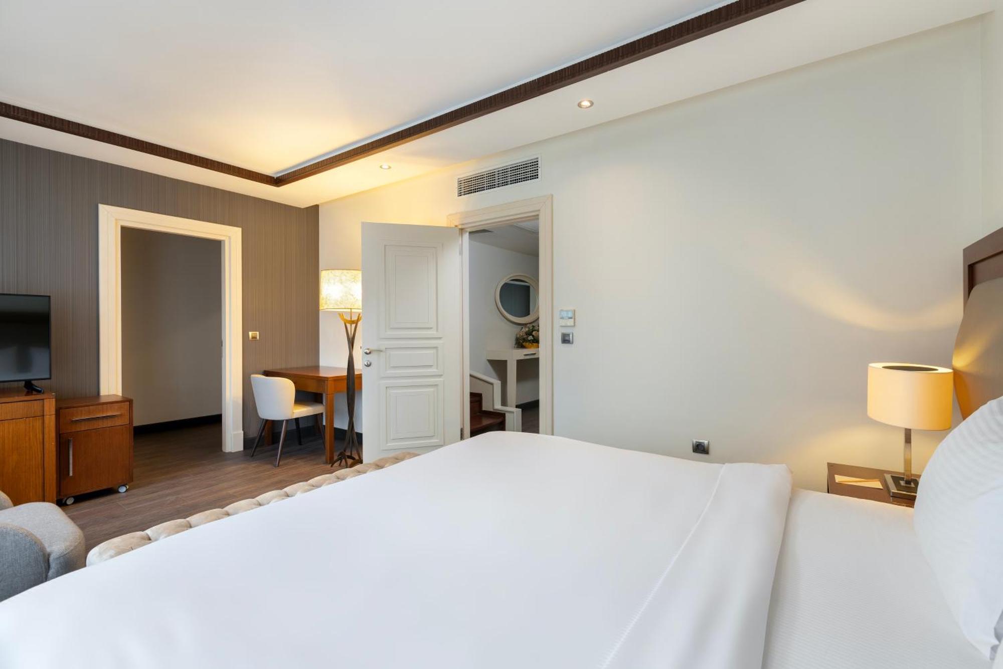 ミラクル イスタンブール エアポート ホテル&スパ エクステリア 写真 A bedroom at the hotel