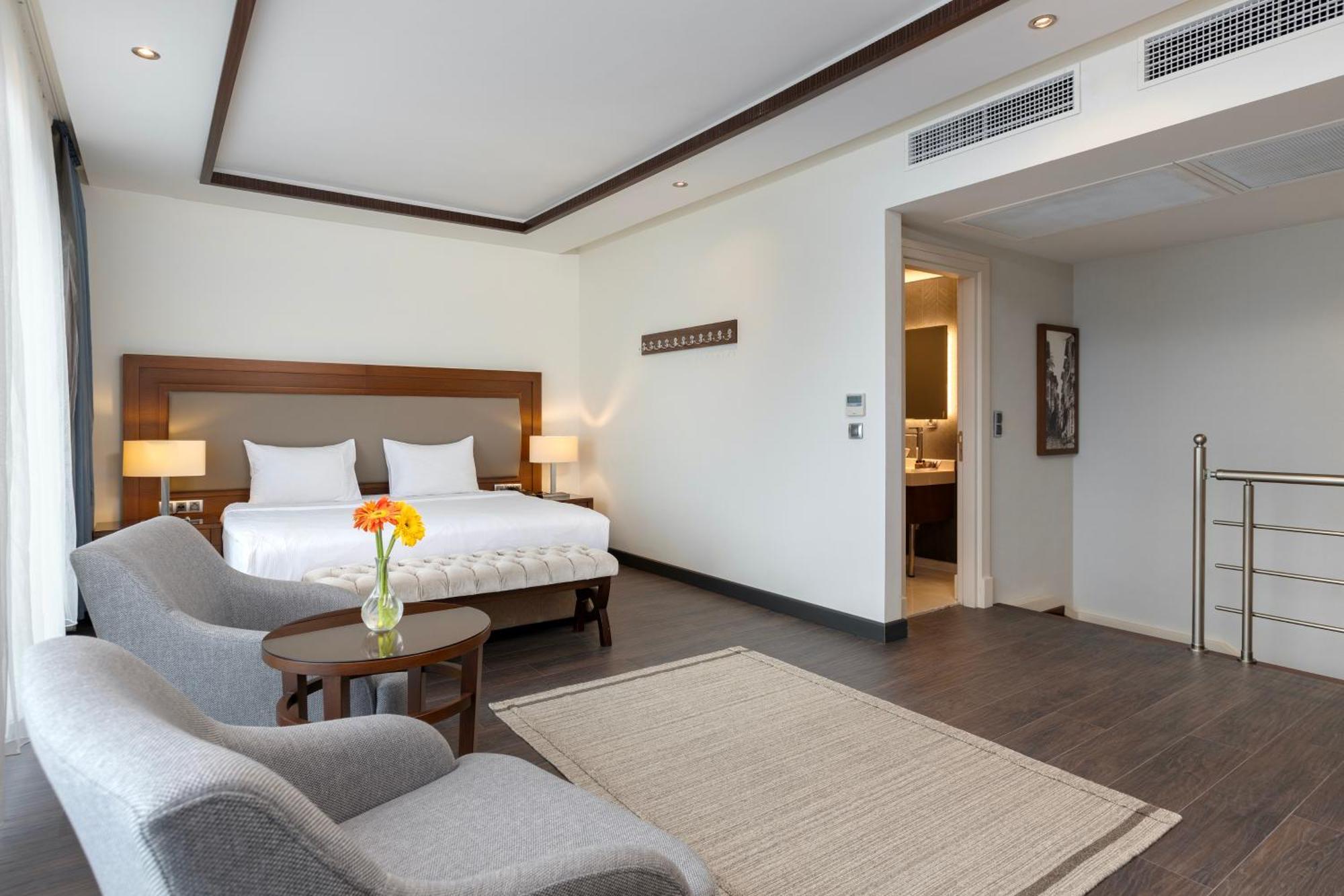 ミラクル イスタンブール エアポート ホテル&スパ エクステリア 写真 A bedroom at the hotel
