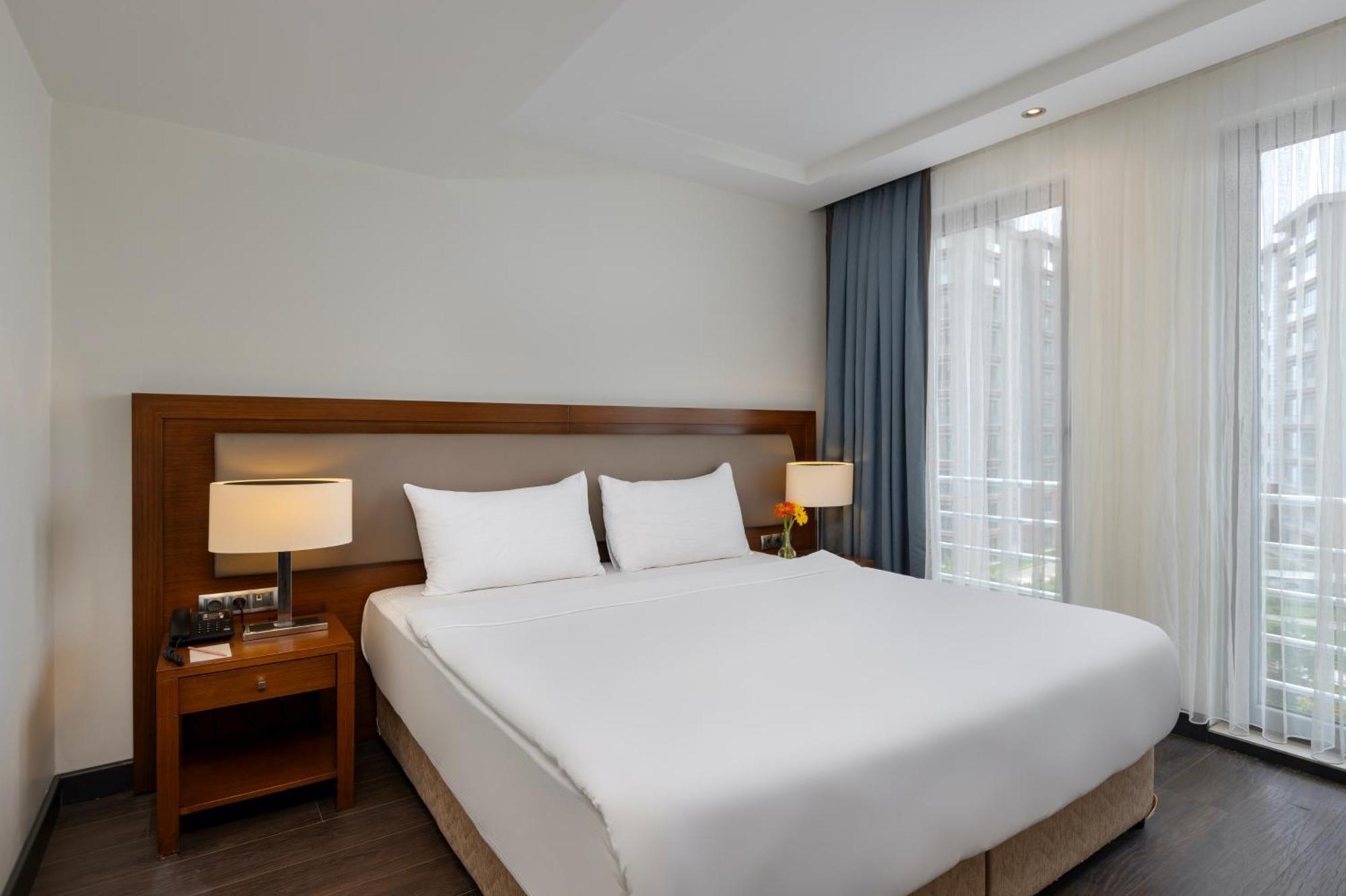 ミラクル イスタンブール エアポート ホテル&スパ エクステリア 写真 A bedroom at the hotel