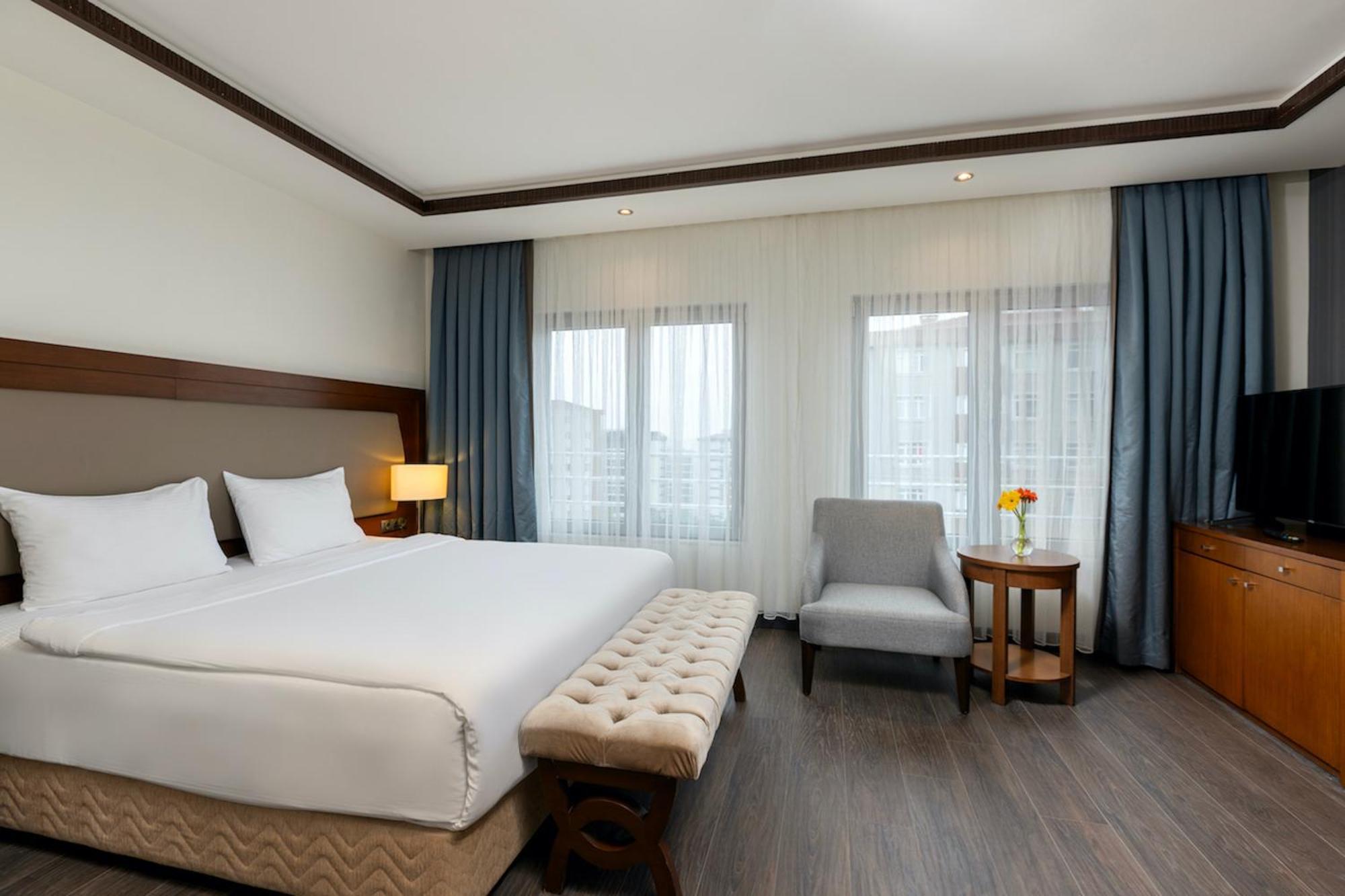 ミラクル イスタンブール エアポート ホテル&スパ エクステリア 写真 A bedroom at the hotel
