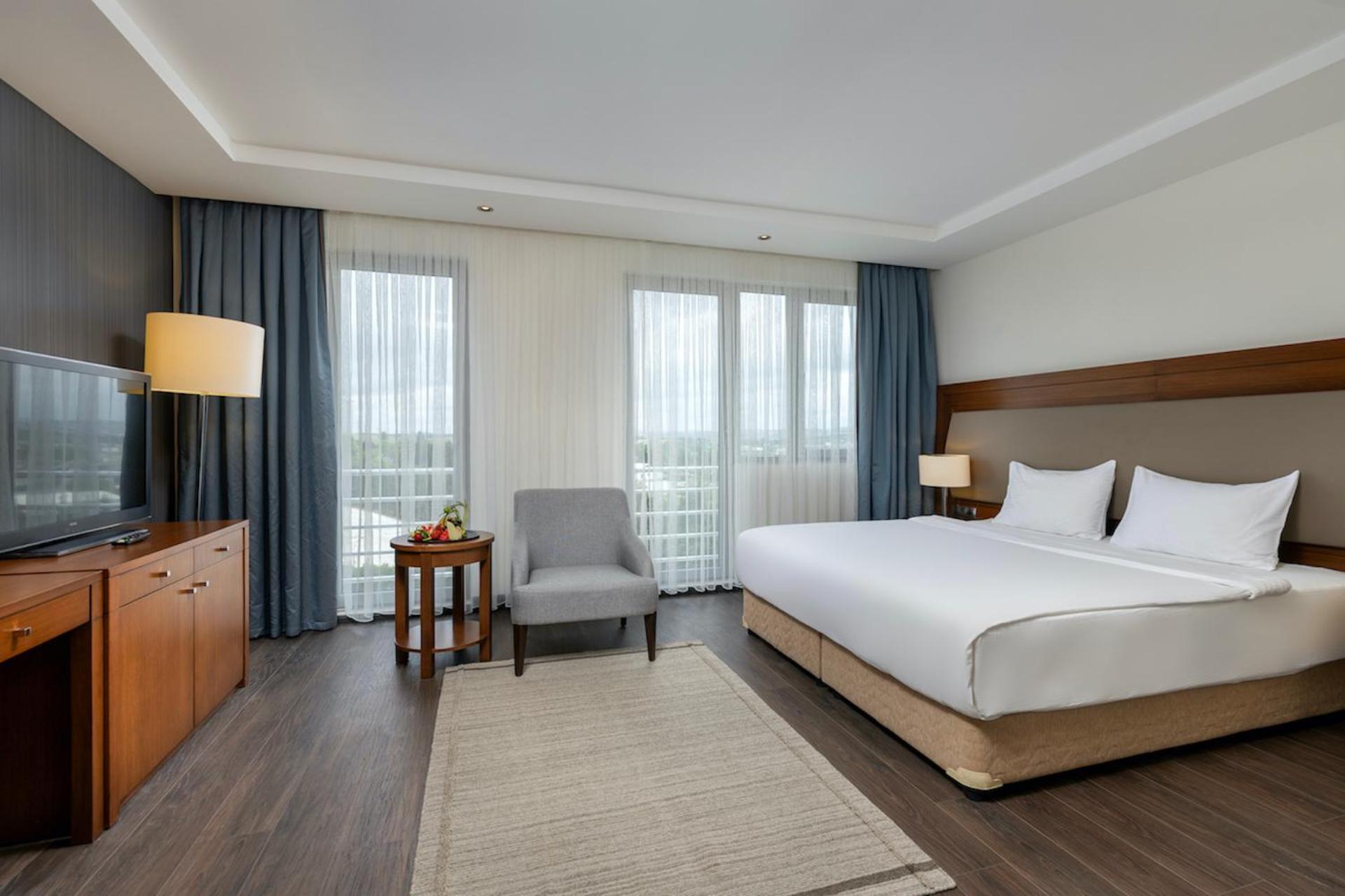 ミラクル イスタンブール エアポート ホテル&スパ エクステリア 写真 A room at the hotel